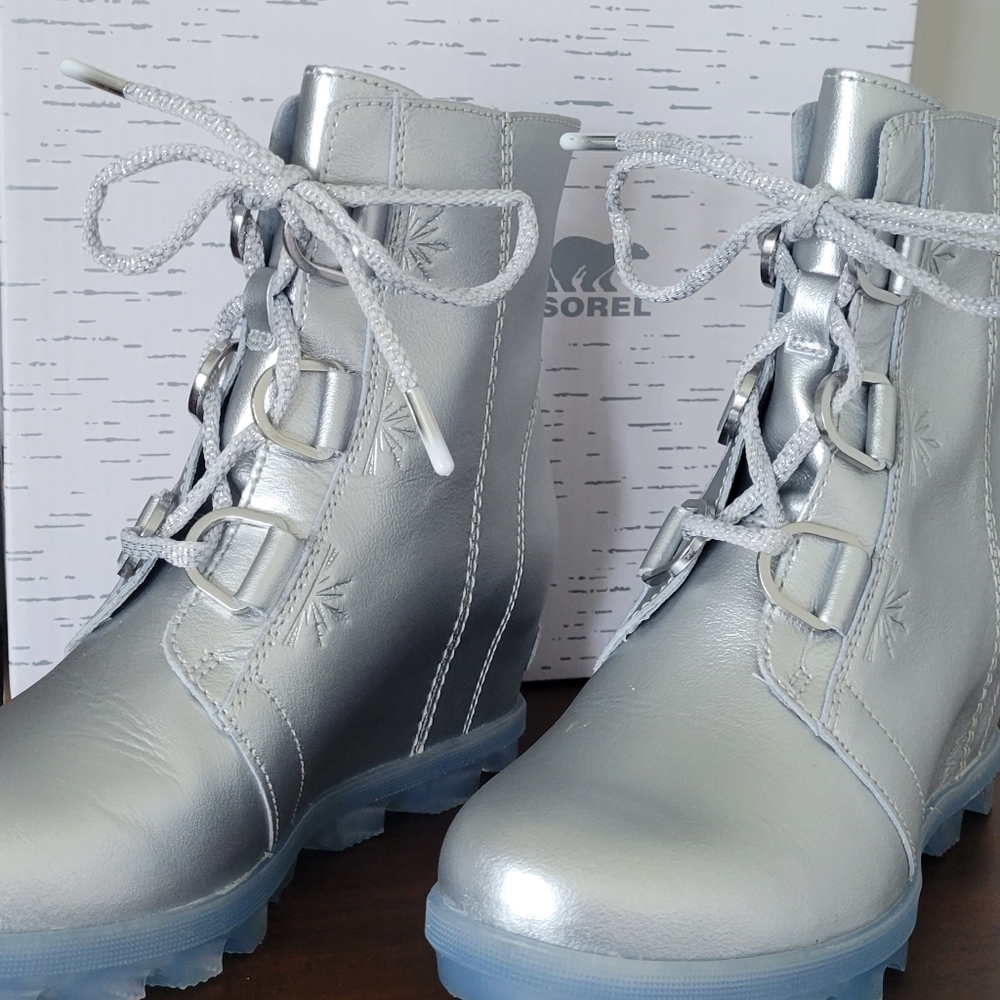 Youth Girl's Sorel Joan of Arctic Frozen Wedges! Size 5! New in box!